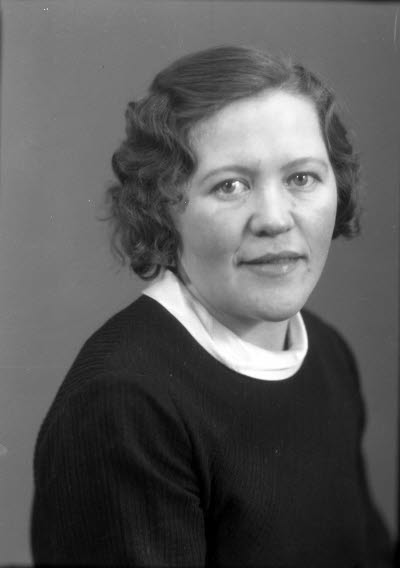 Porträtt av en dam. Ateljefoto.