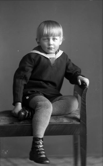 Porträtt av ett barn. Ateljefoto.