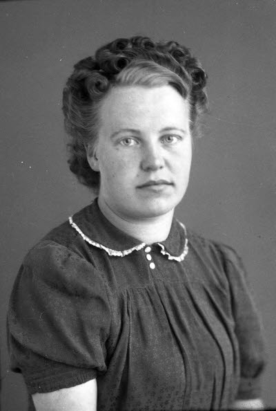 Porträtt av en dam. Ateljefoto.