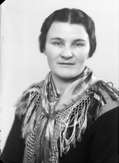 Porträtt av en dam. Ateljefoto.