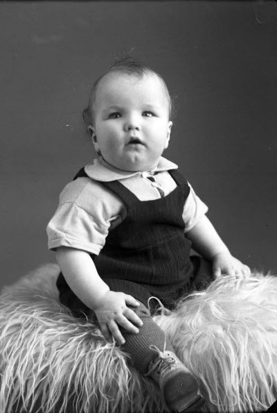 Porträtt av ett barn. Ateljefoto.