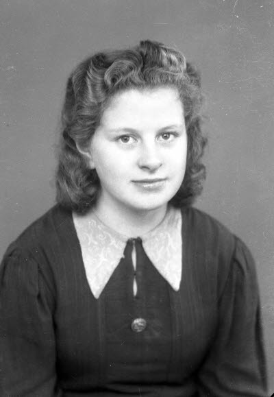 Porträtt av en dam. Ateljefoto.