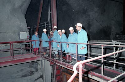 Näringsminister Per Westerberg på besök hos LKAB i Malmberget 1994-08-16.