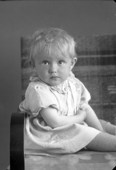 Porträtt av ett barn. Ateljefoto.