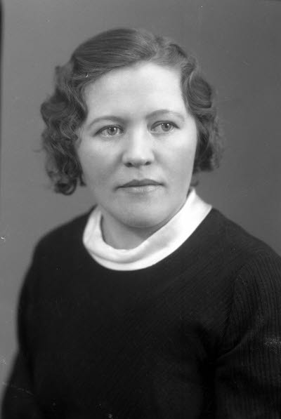 Porträtt av en dam. Ateljefoto.