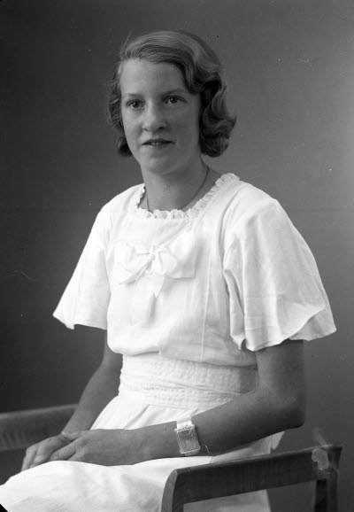 Porträtt av en dam. Ateljefoto.