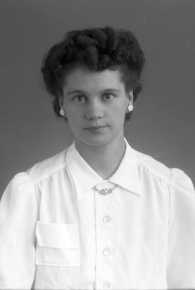 Porträtt av en dam. Ateljefoto.