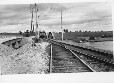 Rälsbuss; tåg. Järnväg. Kaitum?
