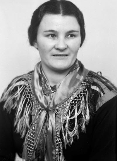 Porträtt av en dam. Ateljefoto.