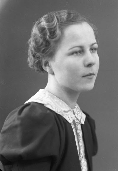 Porträtt av en dam. Ateljefoto.