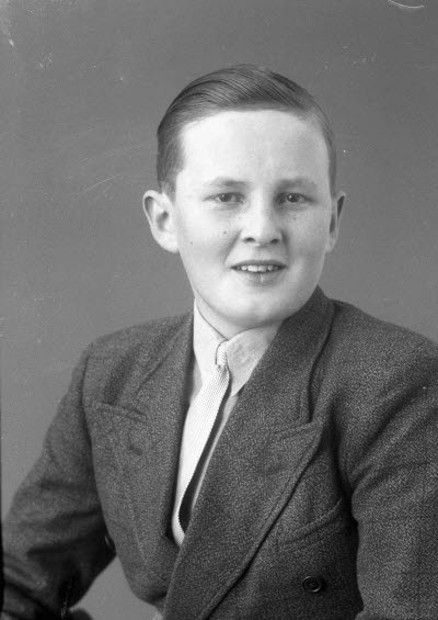 Porträtt av en pojke. Ateljefoto.