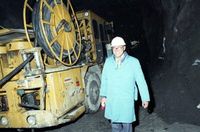 Näringsminister Per Westerberg på besök hos LKAB i Malmberget 1994-08-16.