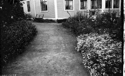 Schaktmästaregatan 25; bostadhus med trädgård: Sågverksägare Adolf Fredrik Håkanssons hus.