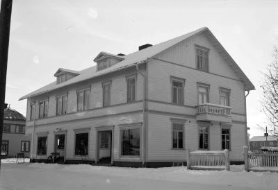 Storgatan Gällivare. Carms fastighet. F. d. Telegraf och bolagshotell flyttad från Malmberget.