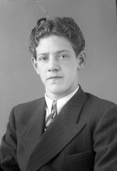 Porträtt av en ung herre. Ateljefoto.