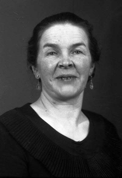 Porträtt av en dam. Ateljefoto.