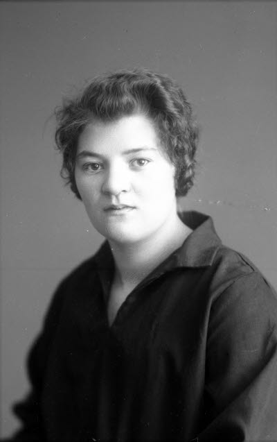 Porträtt av en dam. Ateljefoto