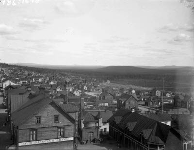 David Isakssons bokhandel i förgrunden.