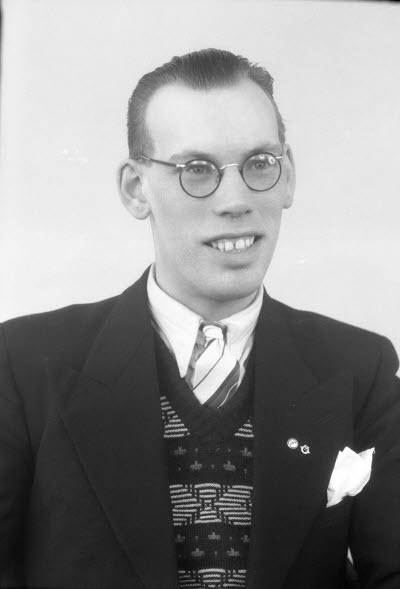 Porträtt av en herre. Oidentifierad. Ateljefoto.