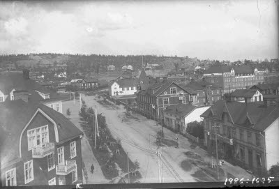 Malmberget. Gällivarevägen mot centrum. Bl. a. Wennerströmska huset, Lalanders, Eklöfs järnhandel, "Skara-Lasses hus".