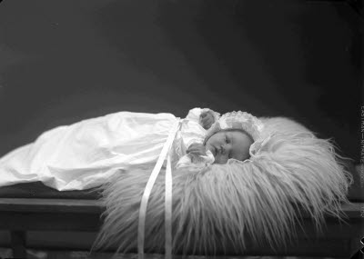 Porträtt av ett barn. Ateljefoto.