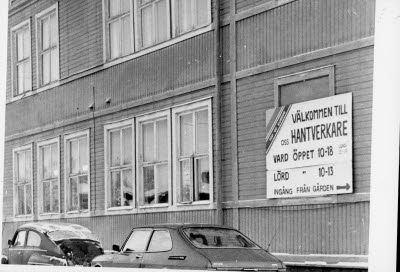 Östra Kyrkallén 2. Hantverkslokaler på f.d. Grönskolan (småskola/grundskola/folkskola) under "Top of Europe", alpina världscup tävlingarna i Gällivare; World Cup 1983. Gällivare Textil, Grindstugan m. fl. 