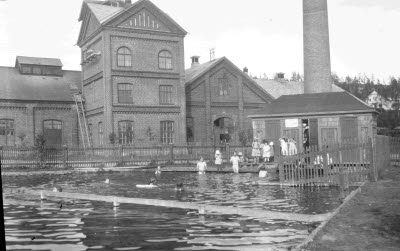 Utebassängen (Paskdammen) framför Kraftstationen.