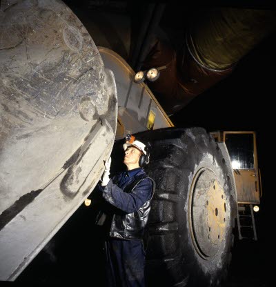 Reparetör; Eriksson vid bison maskin.