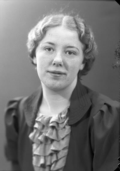 Porträtt av en dam. Ateljefoto.