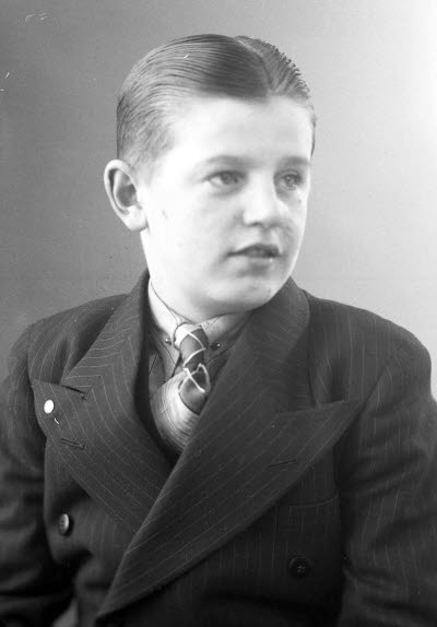 Porträtt av en pojke. Ateljefoto.