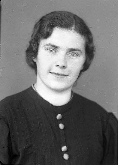 Porträtt av en dam. Ateljefoto.