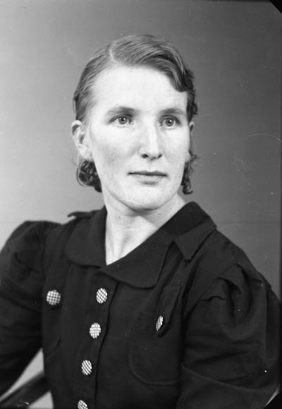 Porträtt av en dam. Ateljefoto.