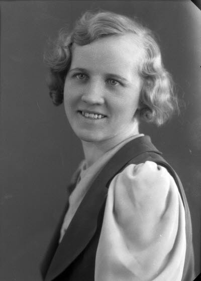 Porträtt av en dam. Ateljefoto.