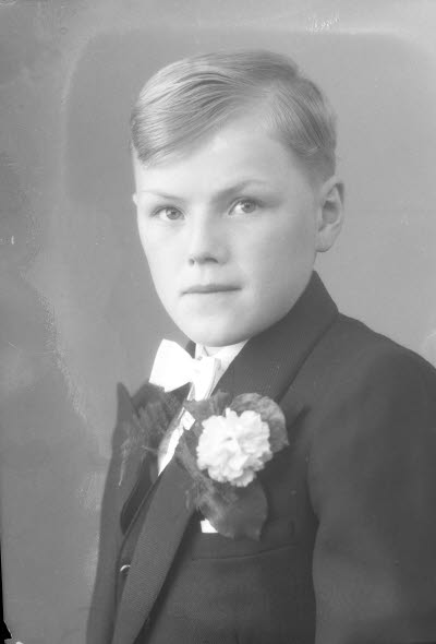 Porträtt av en pojke. Ateljefoto.