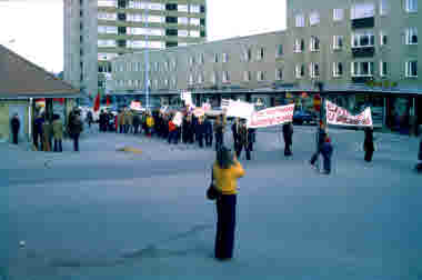 1:a Maj demonstration i Malmberget. Järnvägsgatan. Busstation. Focus.