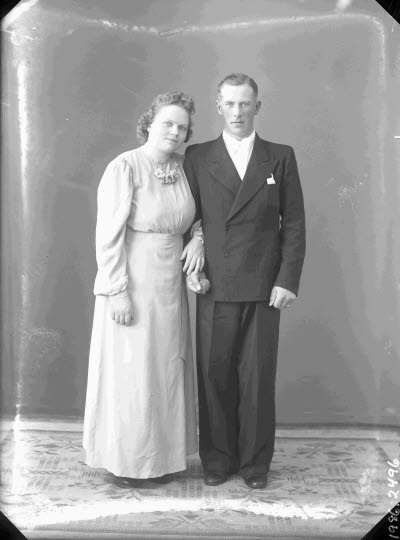 Porträtt av ett brudpar.