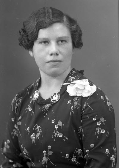 Porträtt av en dam. Ateljefoto.