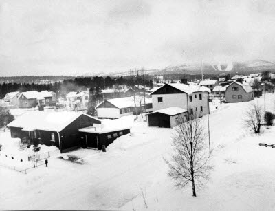 Villaområde Gällivare. I bakgrunden Dundret.