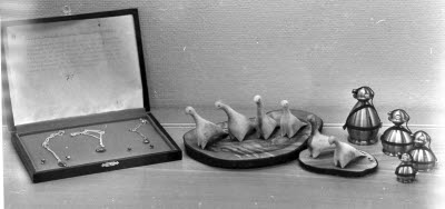 Lokala souvenirer; smycken, sniderier, gruvgubbar.