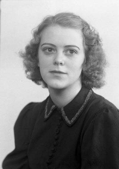 Porträtt av en dam. Ateljefoto.