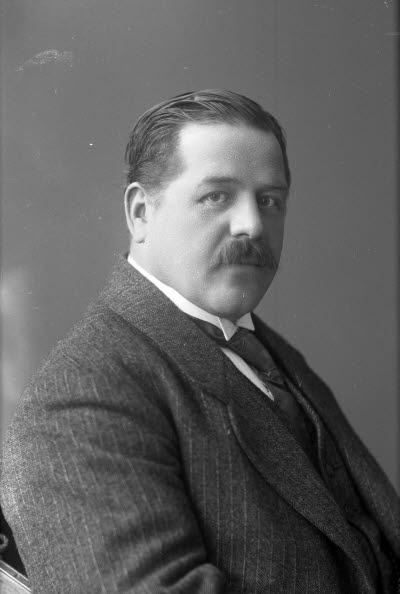 Porträtt av en herre. Ateljefoto.