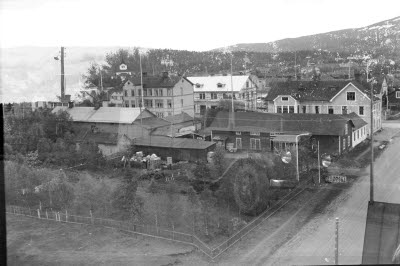 Bl. a. Risbergs Diversehandel och Söderbergs Bokhandel.