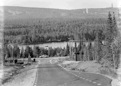 Avfart från Porjusvägen upp till Dundret, Gällivare. 5:an vägen. Vassara älv.