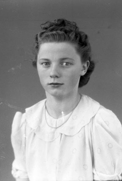 Porträtt av en dam. Ateljefoto.