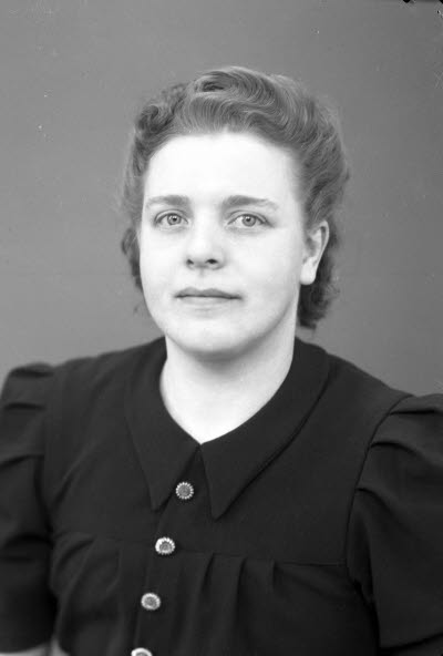 Porträtt av en dam. Ateljefoto.