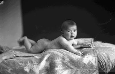 Porträtt av ett barn. Ateljefoto.