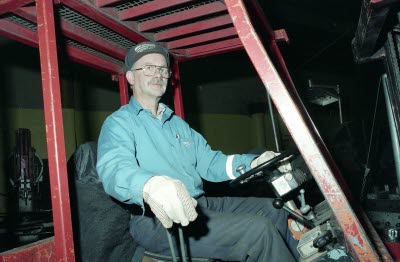 Bosse Eriksson, truckförare på mekaniskaverkstan 1994-04-19.