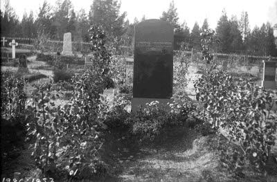 Kyrkogård; begravningsplats; gravsten; Emelie Abrahamsson (1854-1922).