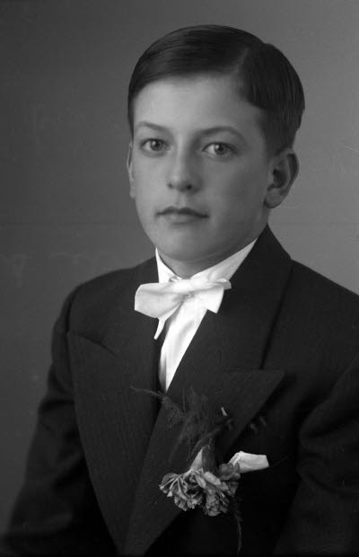 Porträtt av en pojke. Ateljefoto.