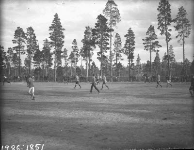 Idrott. Sport. Fotbollsmatch; oidentifierade.